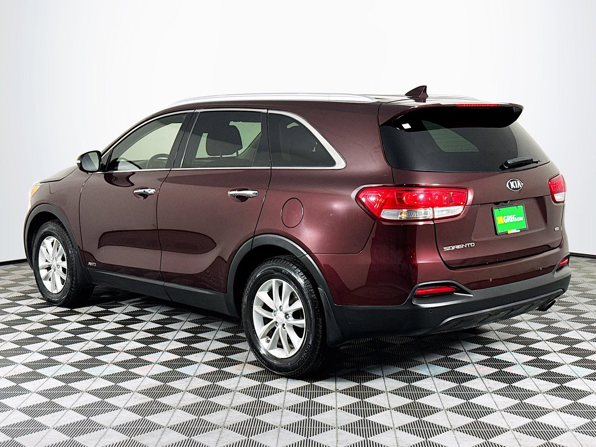 Used 2017 Kia Sorento LX w/ LX Convenience Package AWD/4WD image 6