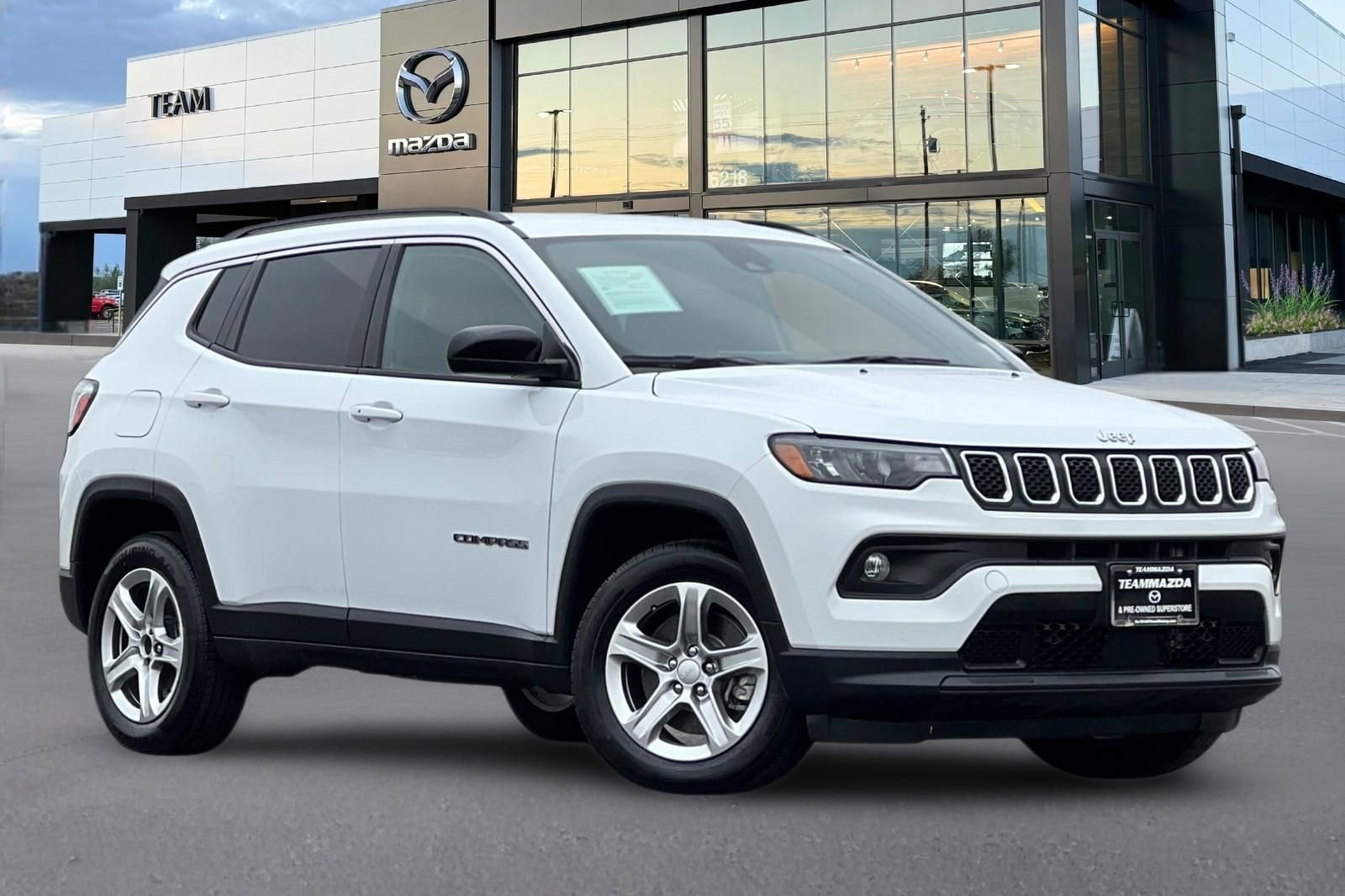 Used 2023 Jeep Compass Latitude image 2