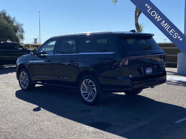 Used 2025 Lincoln Navigator L Reserve AWD/4WD image 4