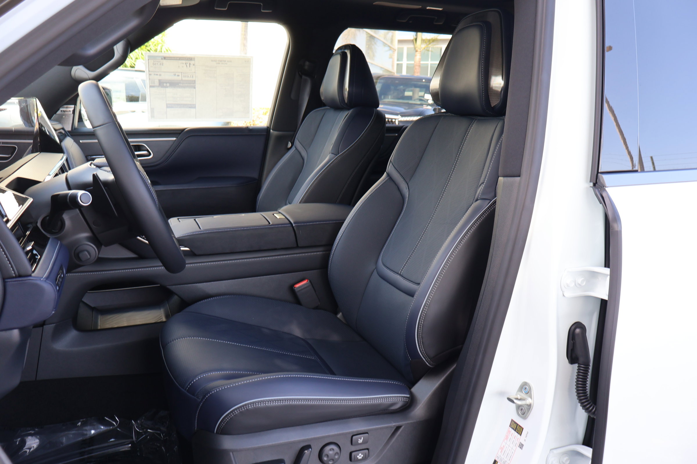 New 2026 INFINITI QX80 4WD image 13