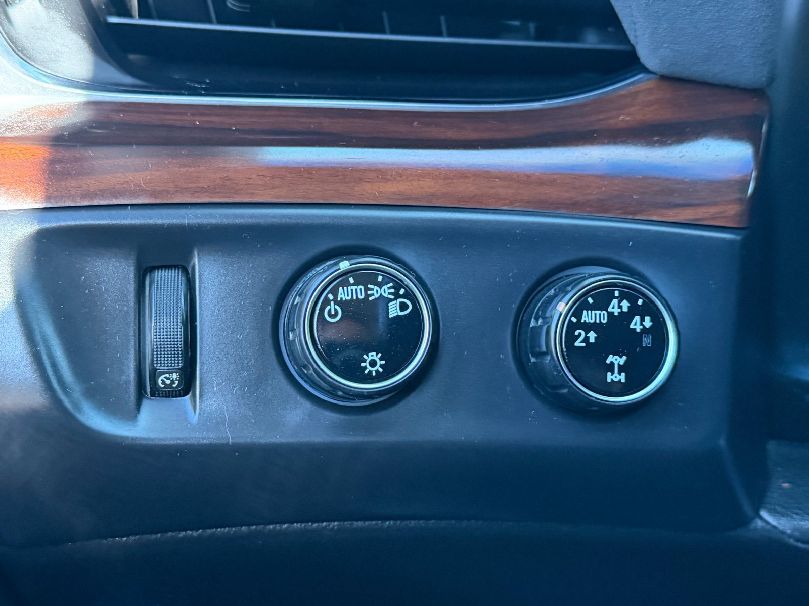 Used 2016 Cadillac Escalade Luxury AWD/4WD image 22