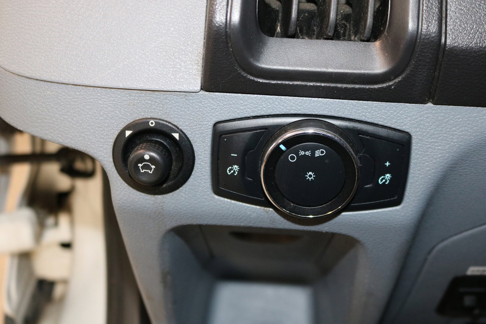 Used 2016 Ford Transit 350 178 DRW w/ Exterior Upgrade Package image 13