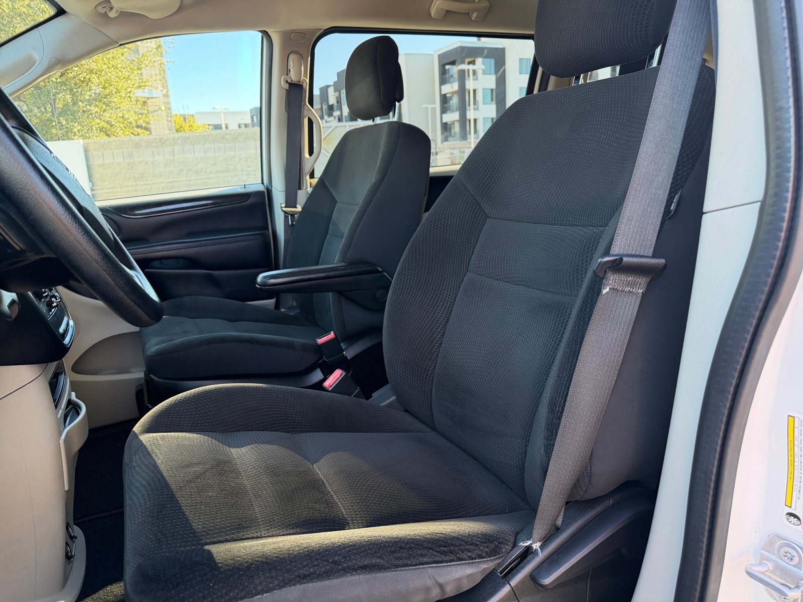 Used 2018 Dodge Grand Caravan SE w/ UConnect Hands-Free Group FWD image 15