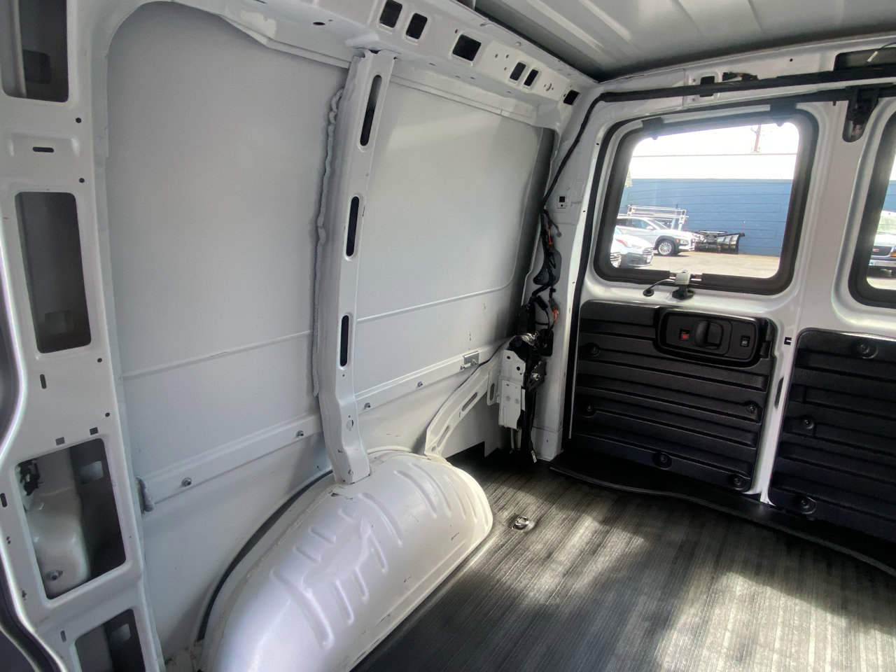 Used 2021 Chevrolet Express 2500 w/ Driver Convenience Package image 9