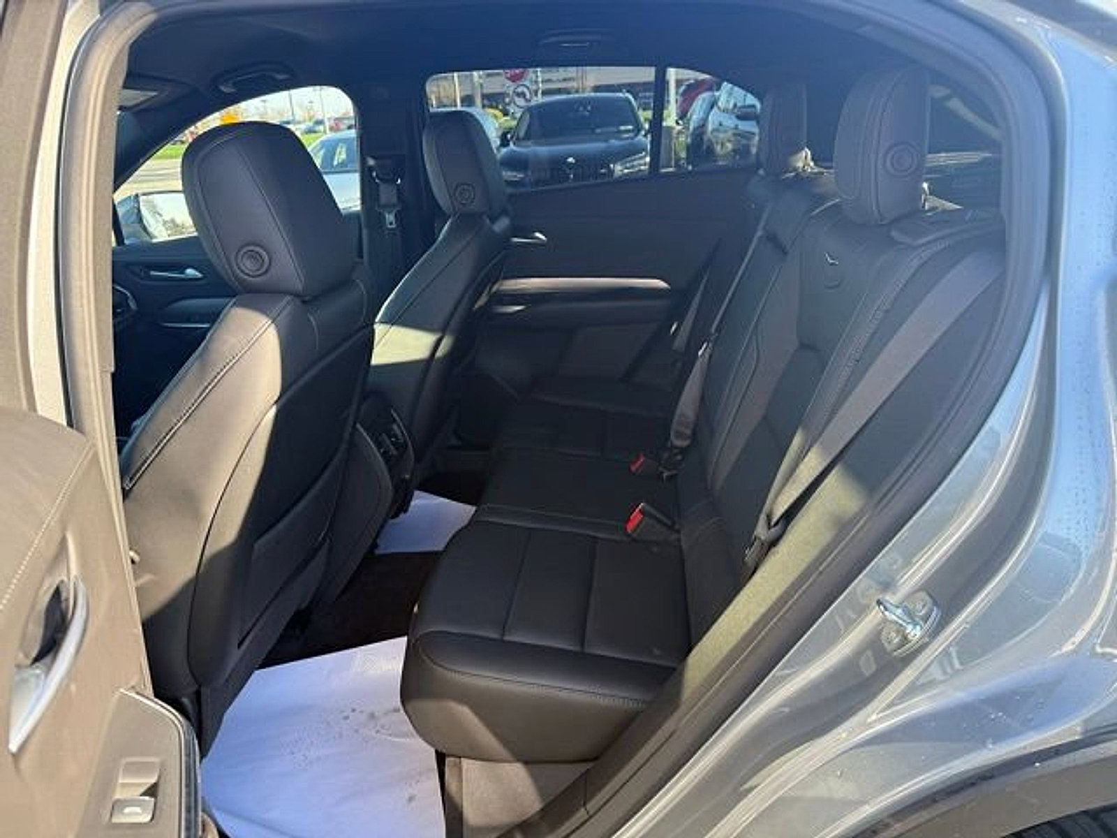 Used 2025 Cadillac XT4 Premium Luxury image 12