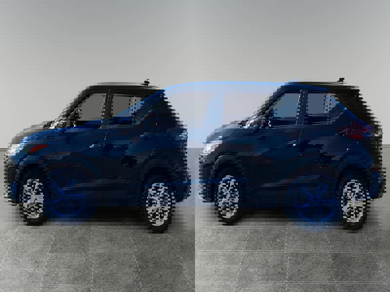 Used 2024 Nissan Kicks S image 2