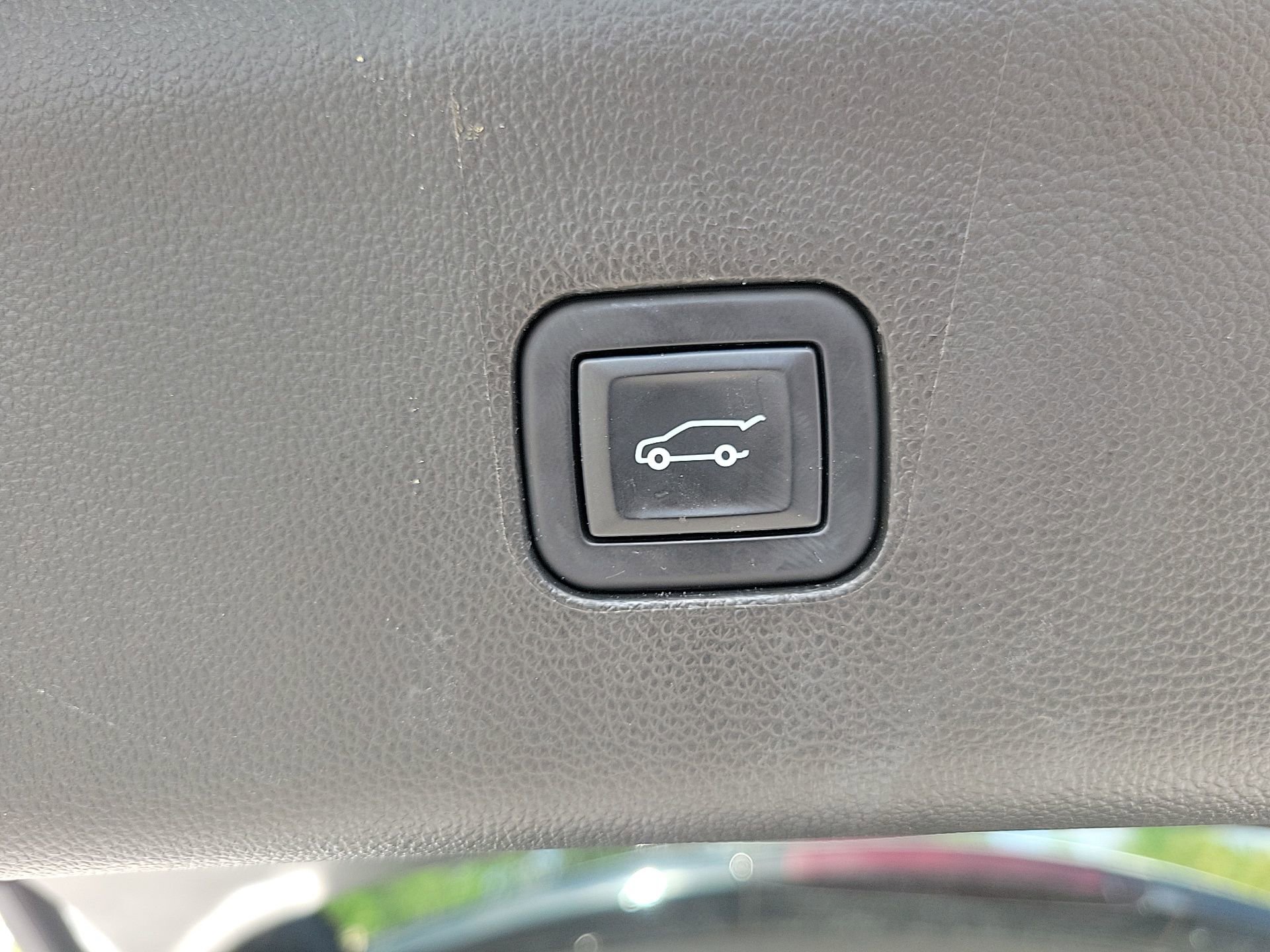 Used 2023 Buick Enclave Essence image 19