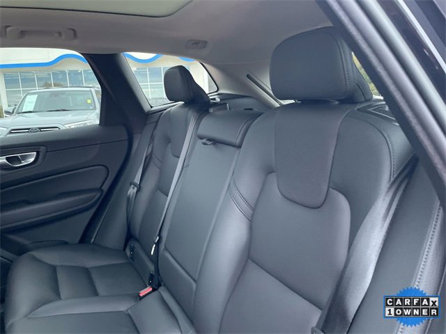 Used 2023 Volvo XC60 B5 Plus image 25