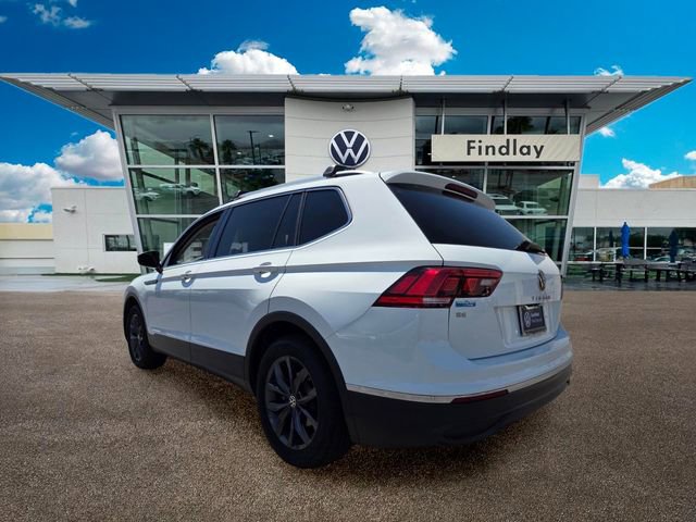 Certified 2022 Volkswagen Tiguan SE w/ Panoramic Sunroof Package FWD image 4