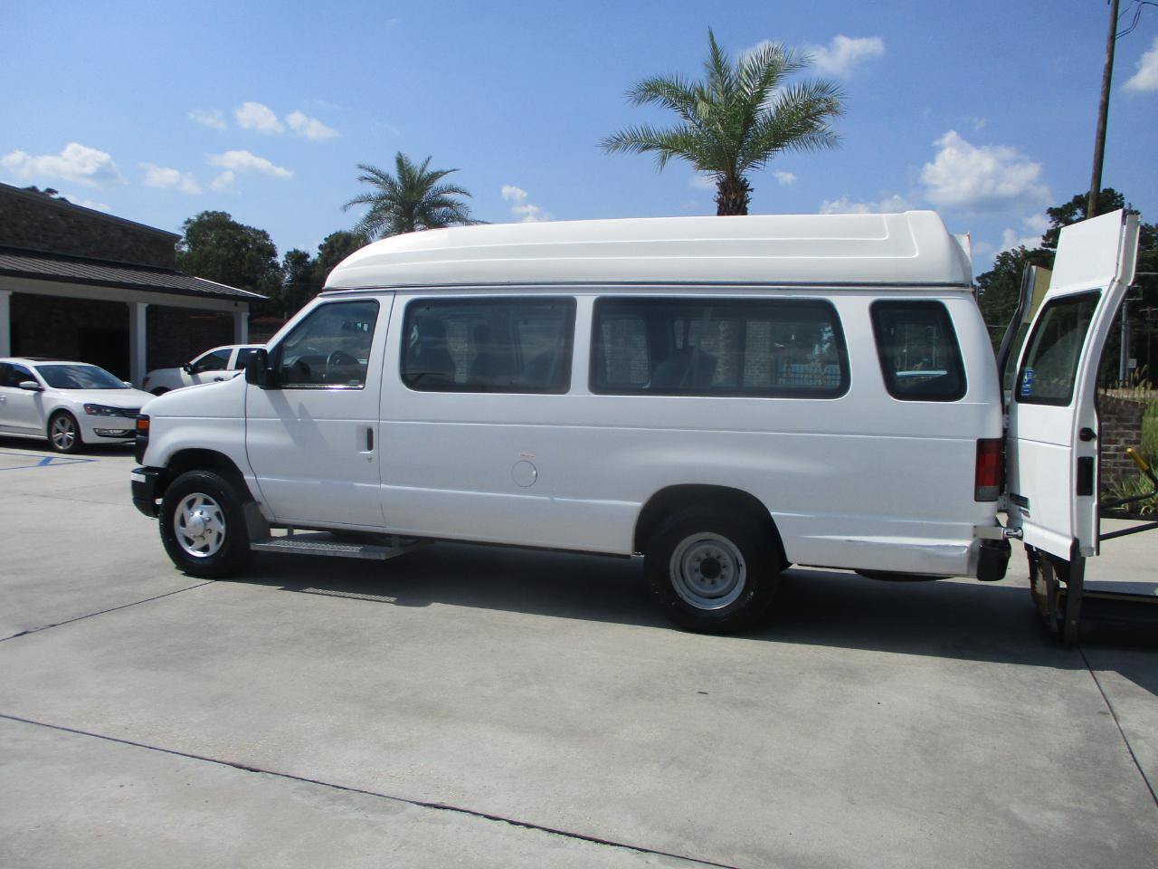 Used 2013 Ford E-250 and Econoline 250 Extended w/ PWR Group RWD image 2