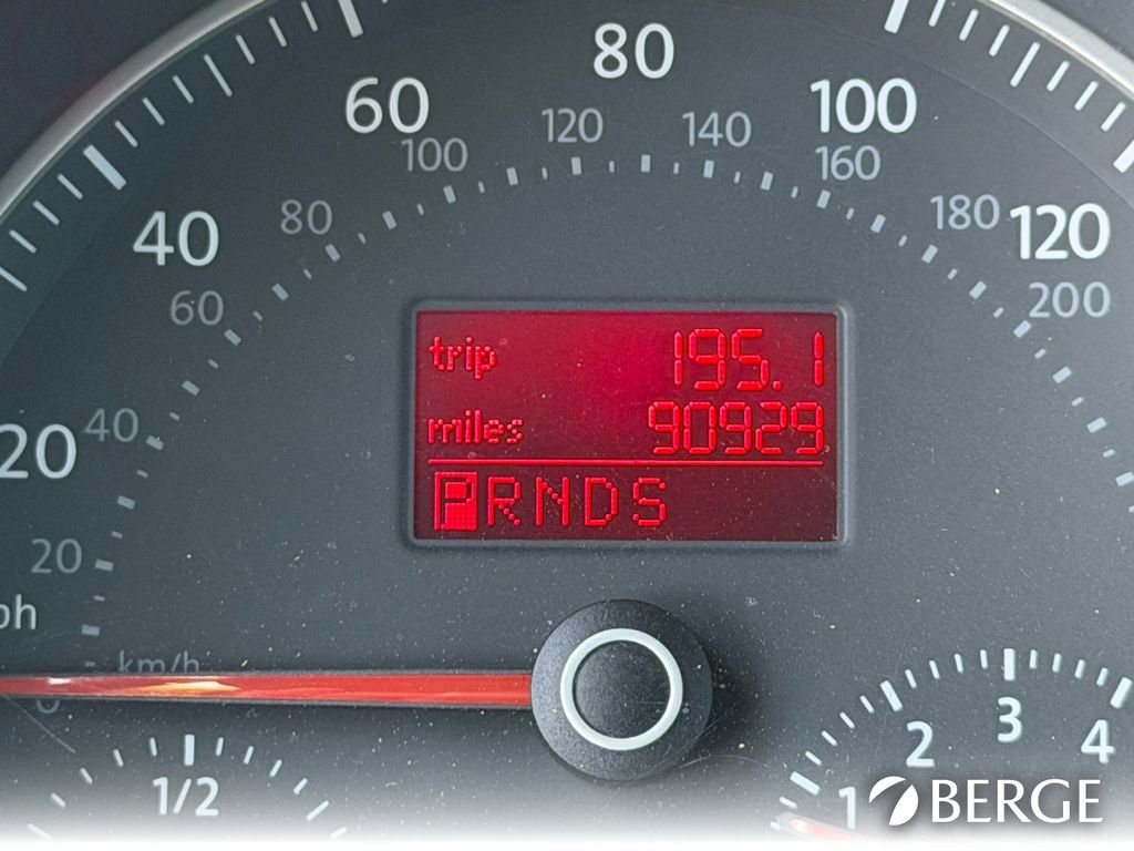 Used 2010 Volkswagen Beetle Final Edition FWD image 34