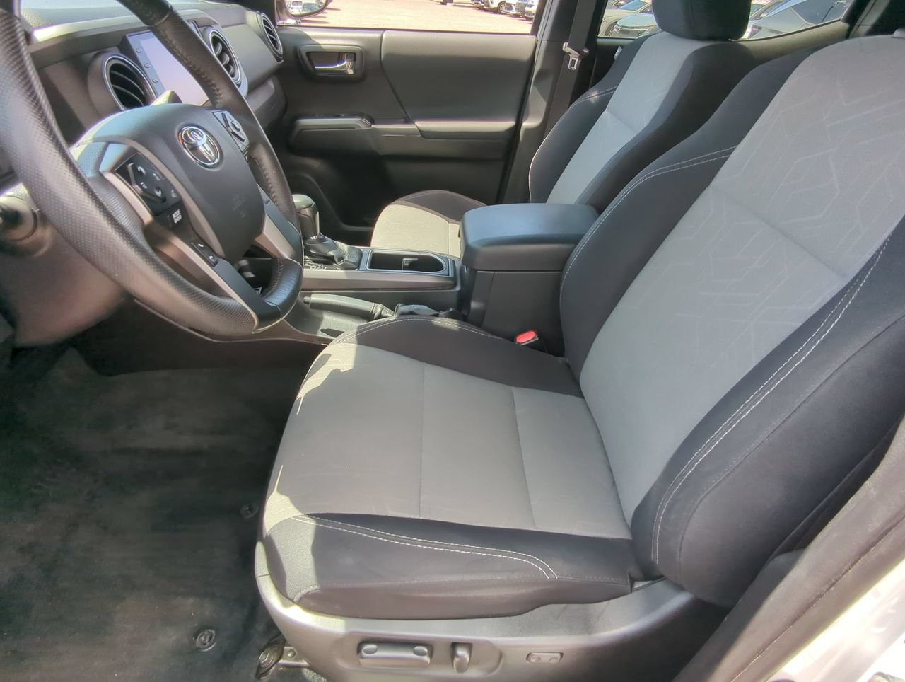 Used 2021 Toyota Tacoma TRD Off-Road w/ Technology Package RWD image 18