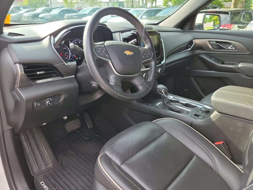 Used 2023 Chevrolet Traverse Premier FWD image 23