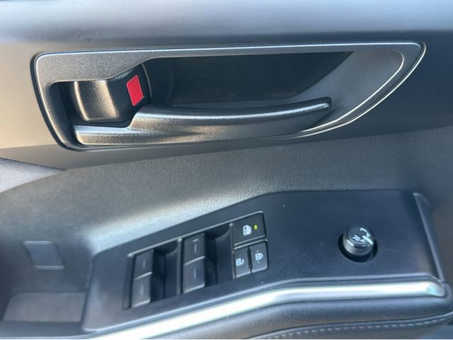 Used 2024 Toyota Highlander LE FWD image 37