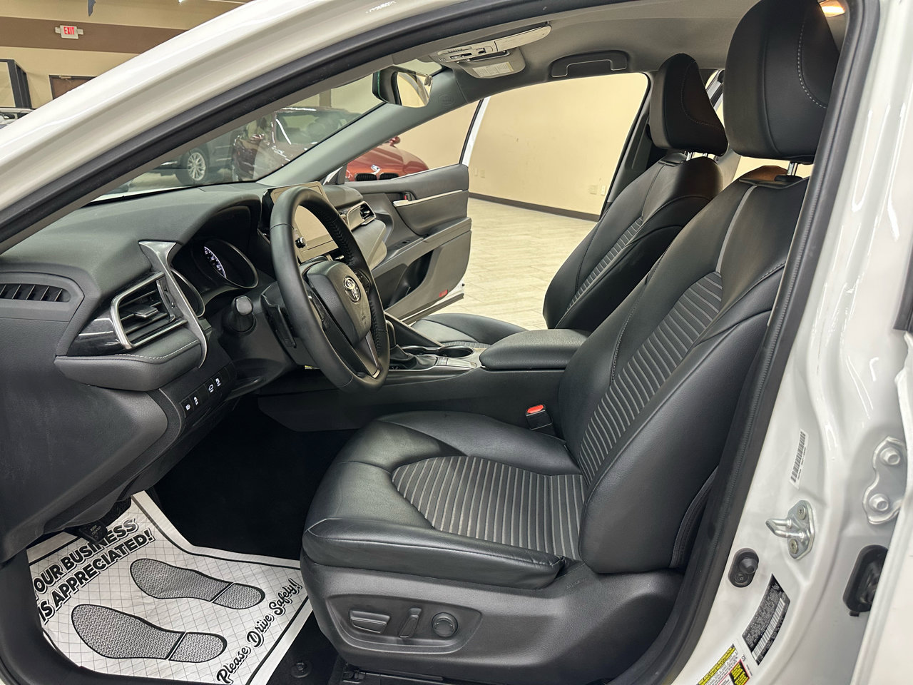 Used 2023 Toyota Camry SE image 20