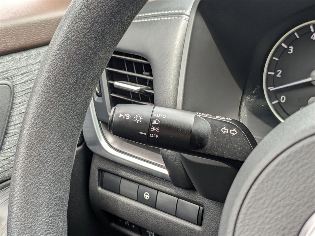 Certified 2023 Nissan Rogue SV image 21