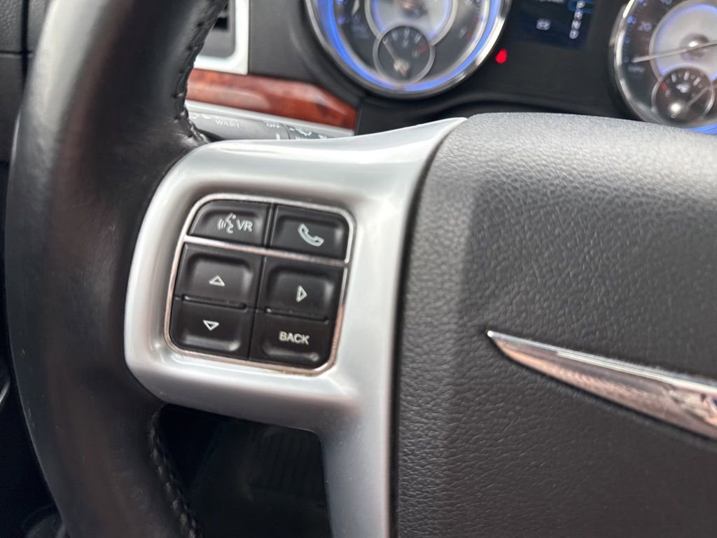 Used 2014 Chrysler 300 image 18