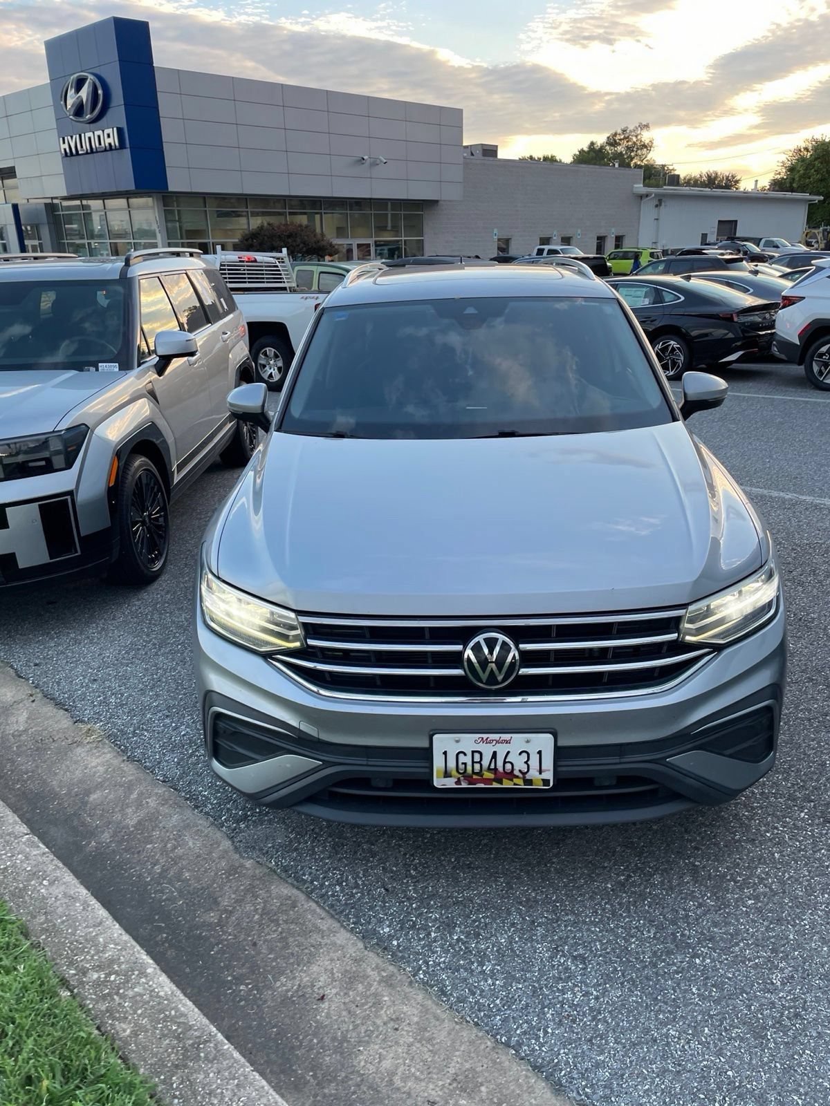 Used 2022 Volkswagen Tiguan SE FWD image 3