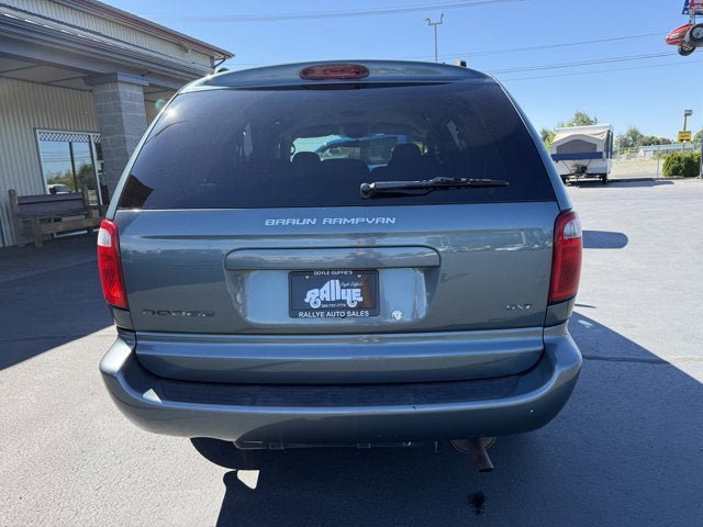 Used 2006 Dodge Grand Caravan SXT w/ Leather Interior Group FWD image 6