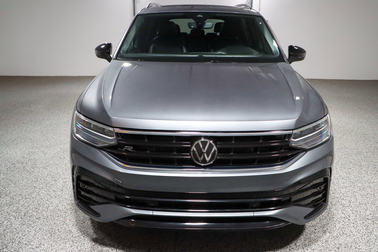 Used 2023 Volkswagen Tiguan SE R-Line FWD image 4