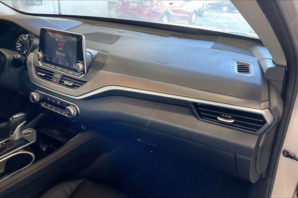 Used 2025 Nissan Altima 2.5 SR image 23