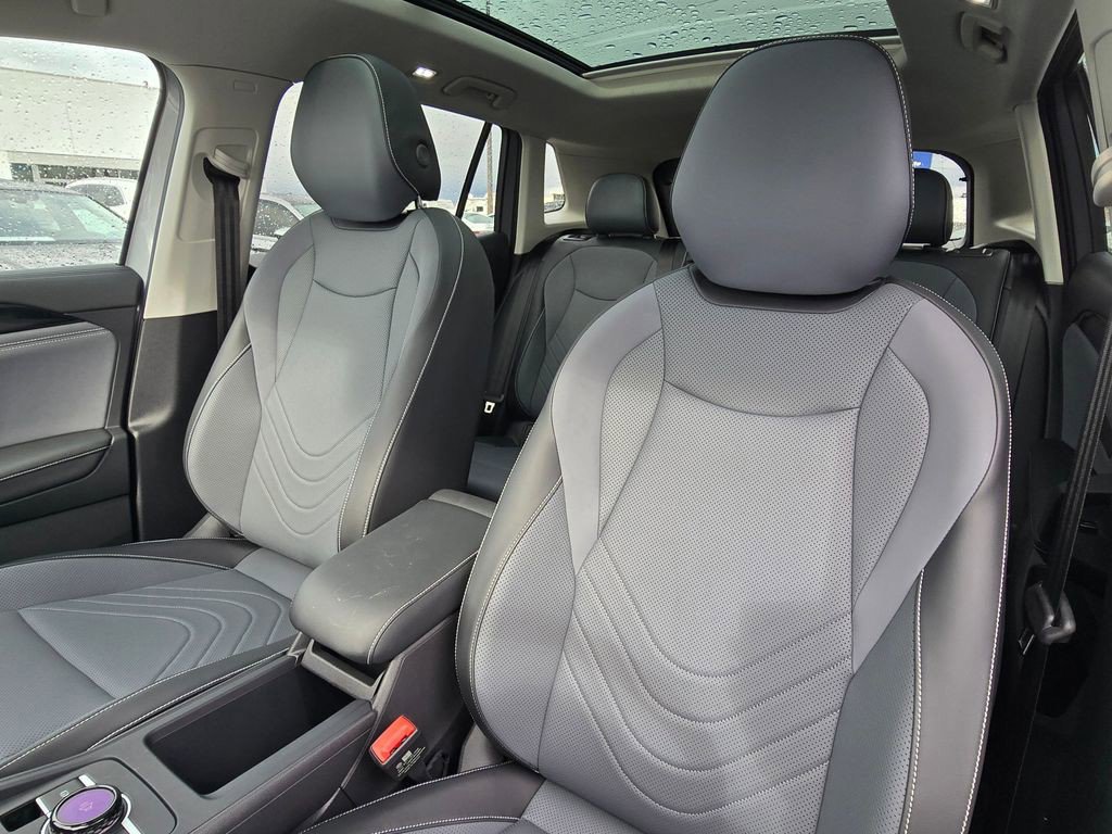 New 2025 Volkswagen Tiguan SE AWD/4WD image 24