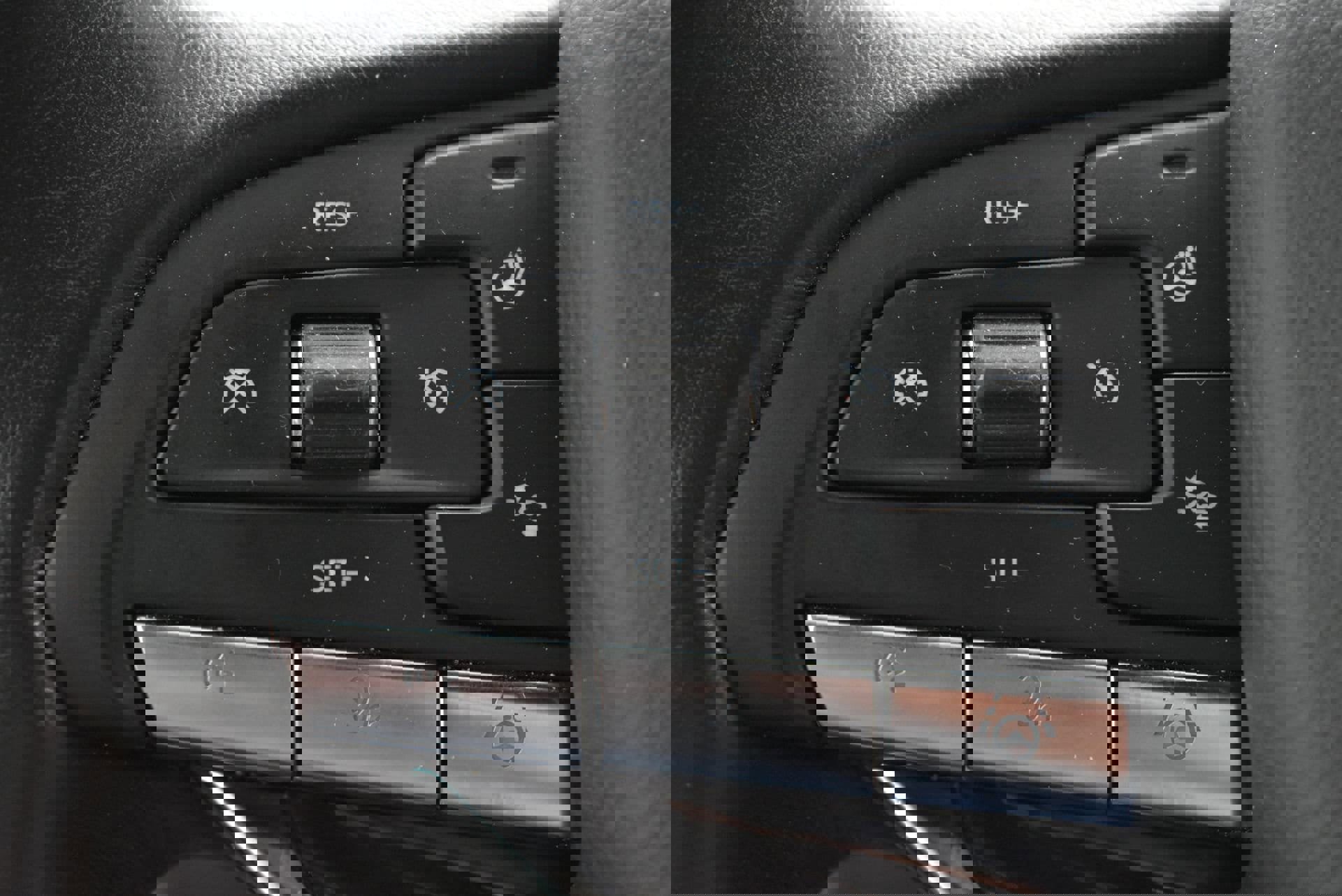 Used 2023 Cadillac Escalade ESV Premium Luxury w/ Performance Package AWD/4WD image 22