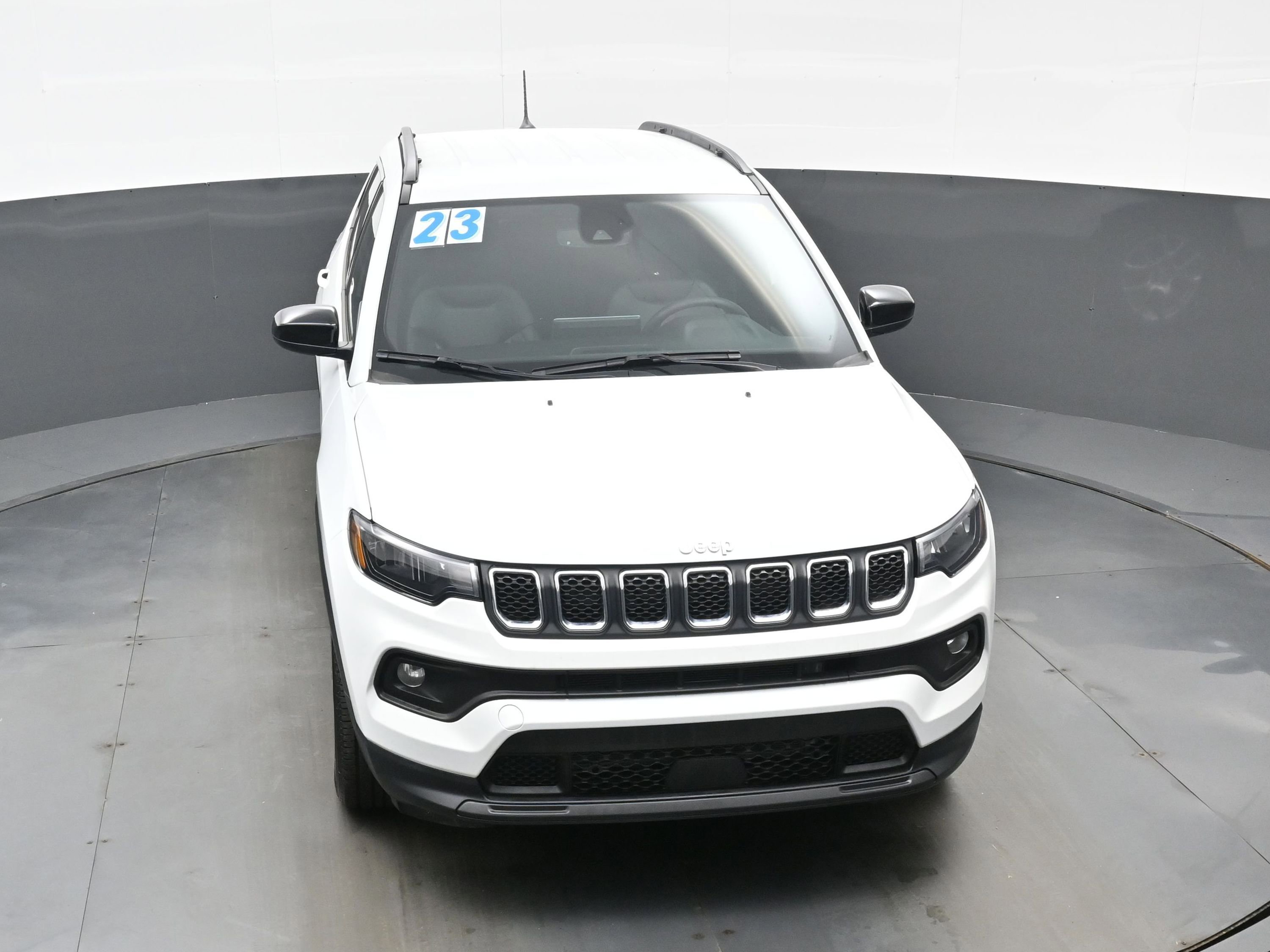 Used 2023 Jeep Compass Latitude image 41