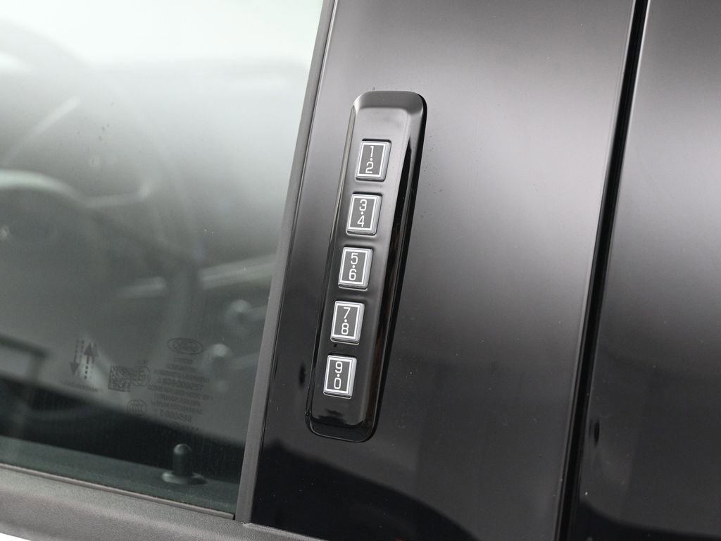 New 2026 Ford F250 Lariat w/ Black Appearance Package image 30