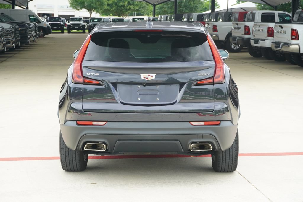 Used 2023 Cadillac XT4 Luxury w/ Cold Weather Package FWD image 4