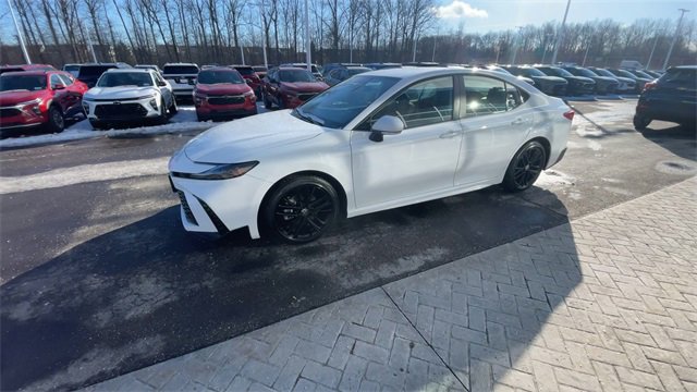 Used 2025 Toyota Camry SE image 4
