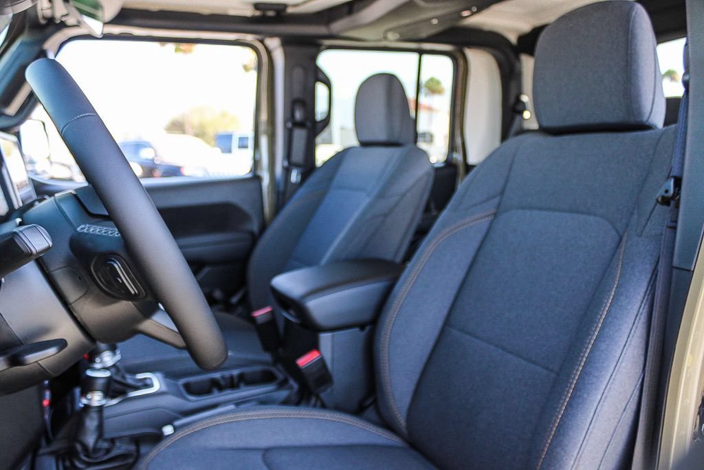 New 2026 Jeep Gladiator Sport AWD/4WD image 18