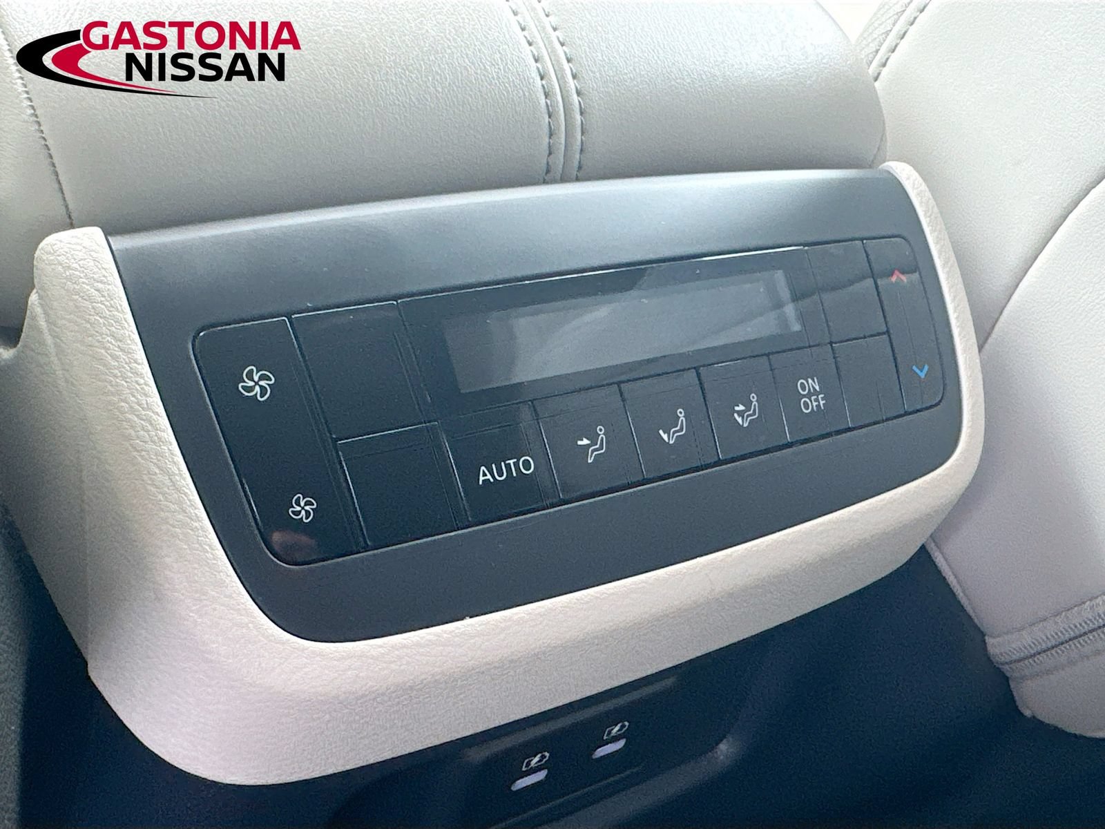 Used 2026 Nissan Pathfinder SL FWD image 34