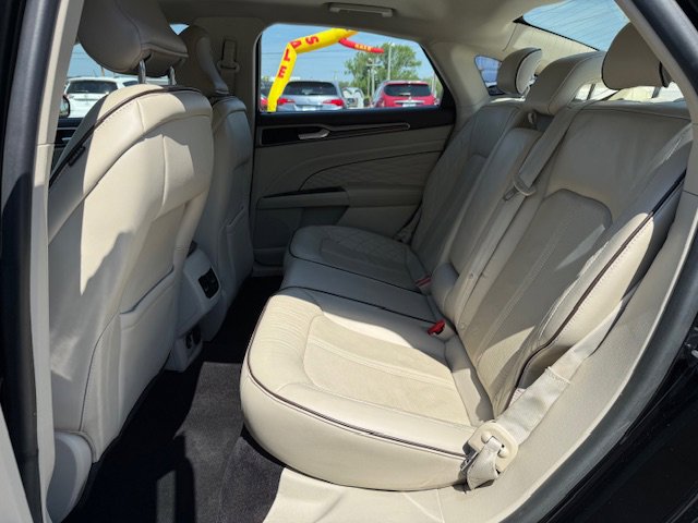 Used 2017 Ford Fusion Platinum FWD image 6