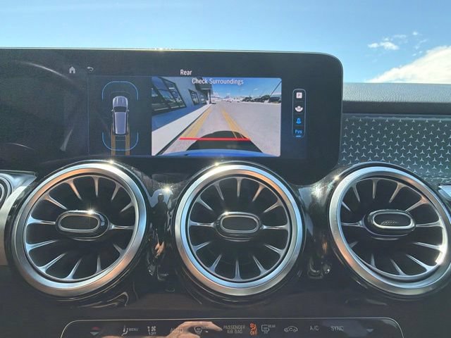Used 2025 Mercedes-Benz GLB 250 4MATIC image 23