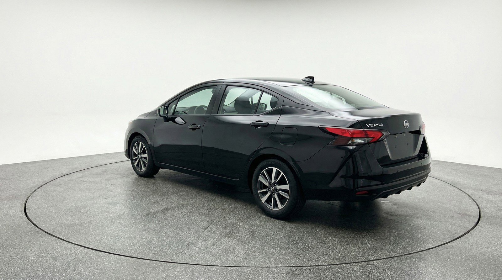 Used 2025 Nissan Versa SV image 6