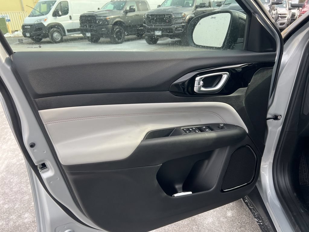 New 2026 Jeep Compass Limited AWD/4WD image 18