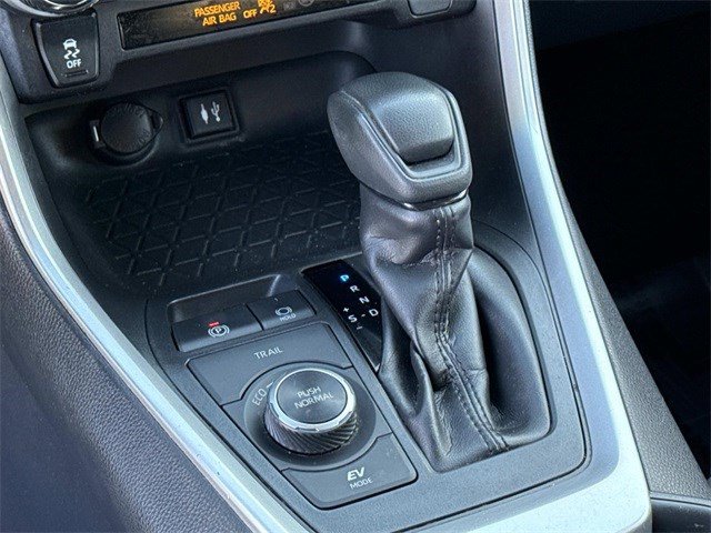 Used 2019 Toyota RAV4 LE image 22