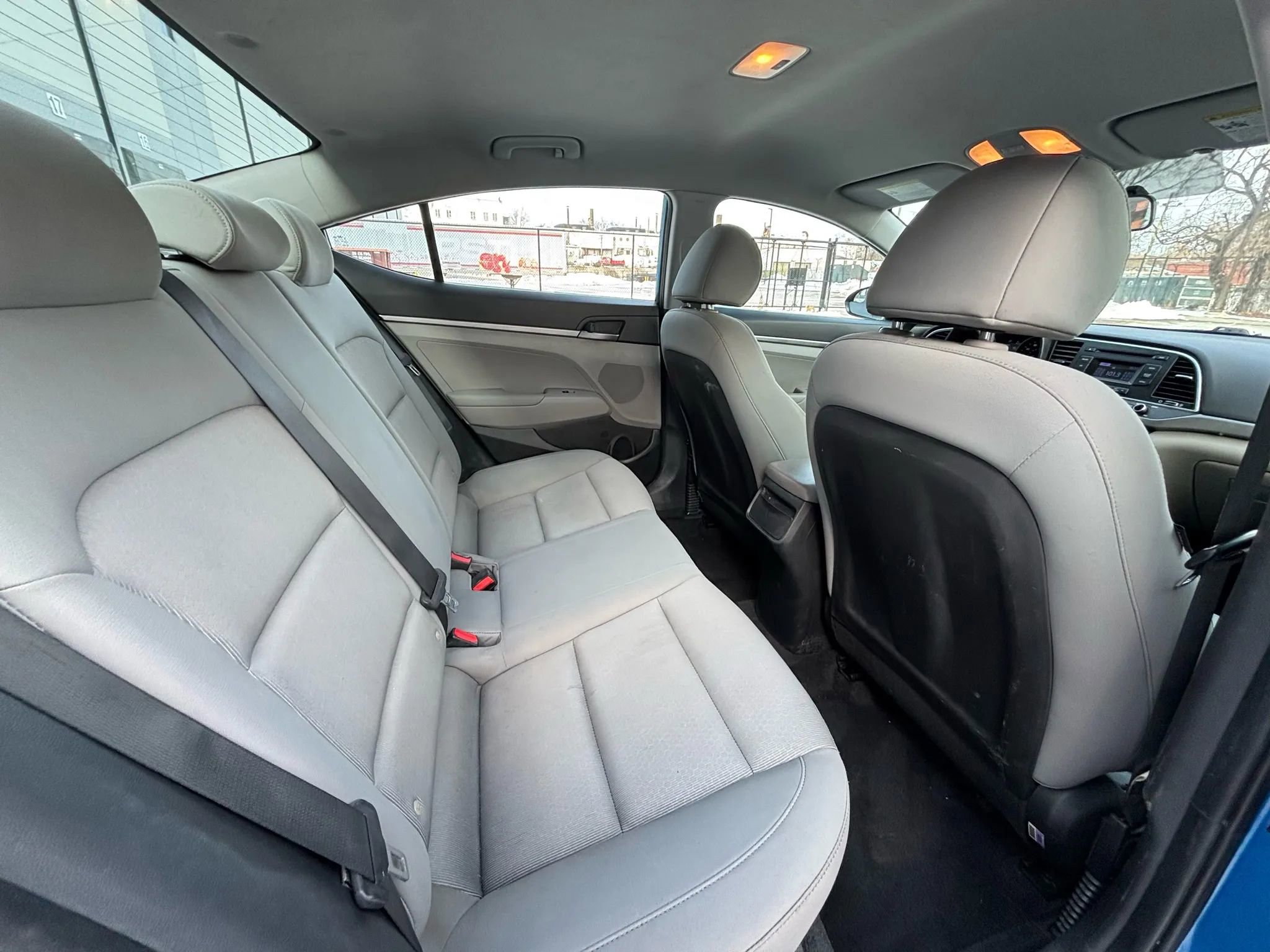 Used 2017 Hyundai Elantra SE image 17