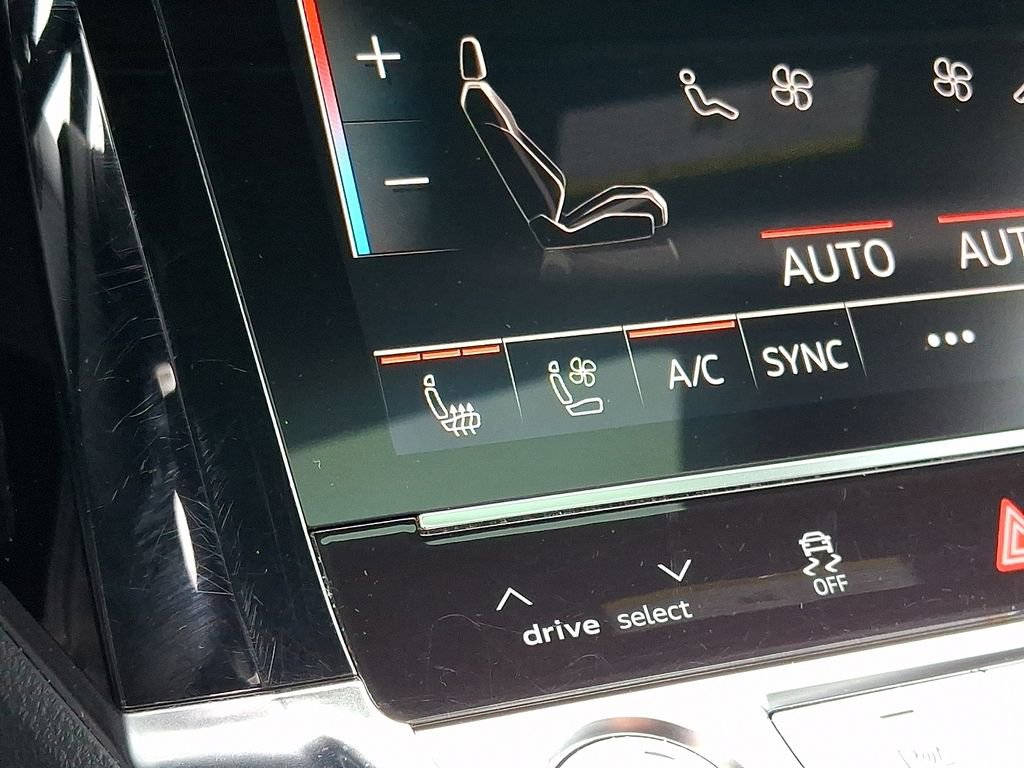 Used 2023 Audi e-tron Premium Plus w/ Premium Plus Package image 26