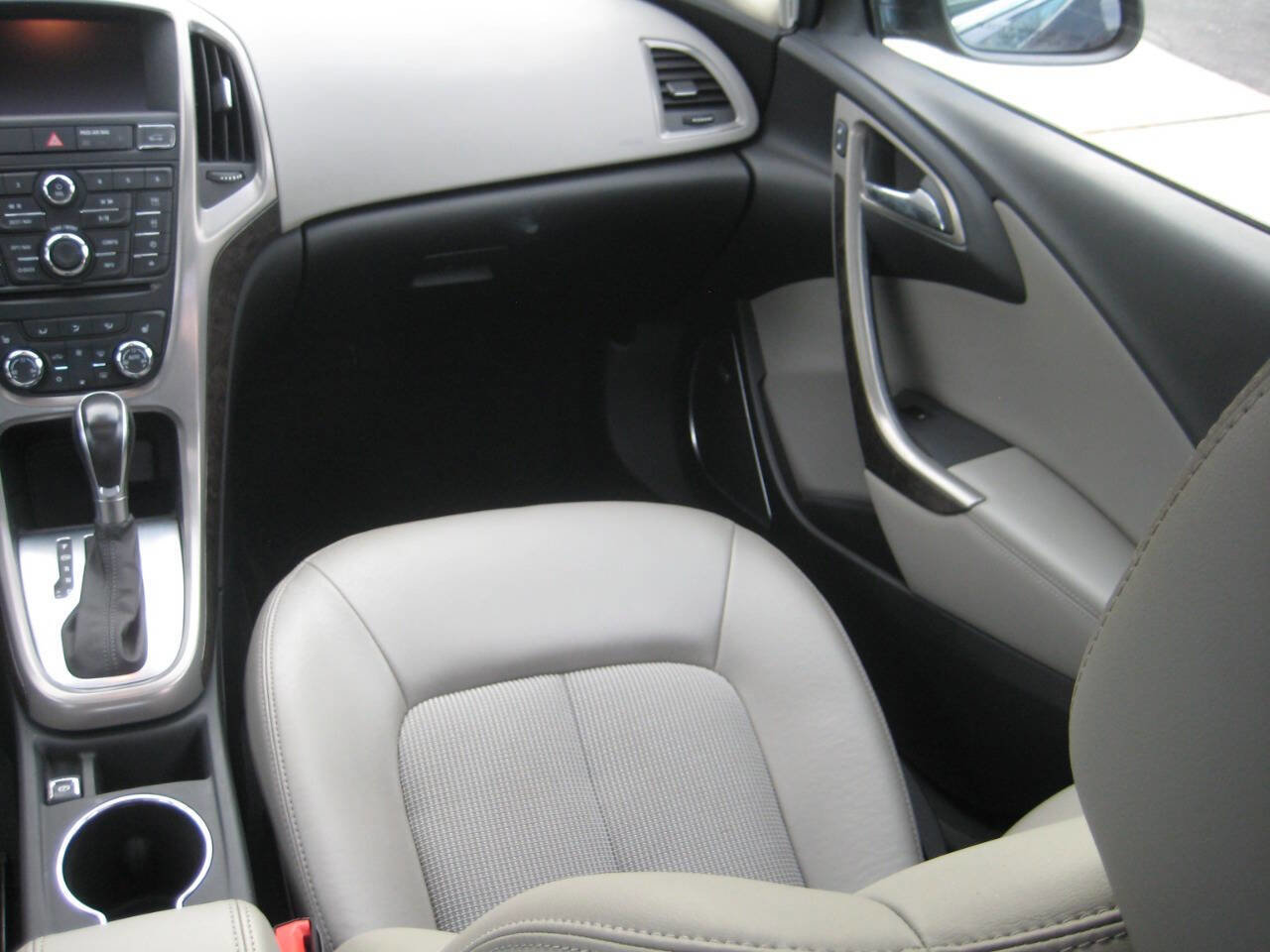 Used 2016 Buick Verano Sport Touring image 12