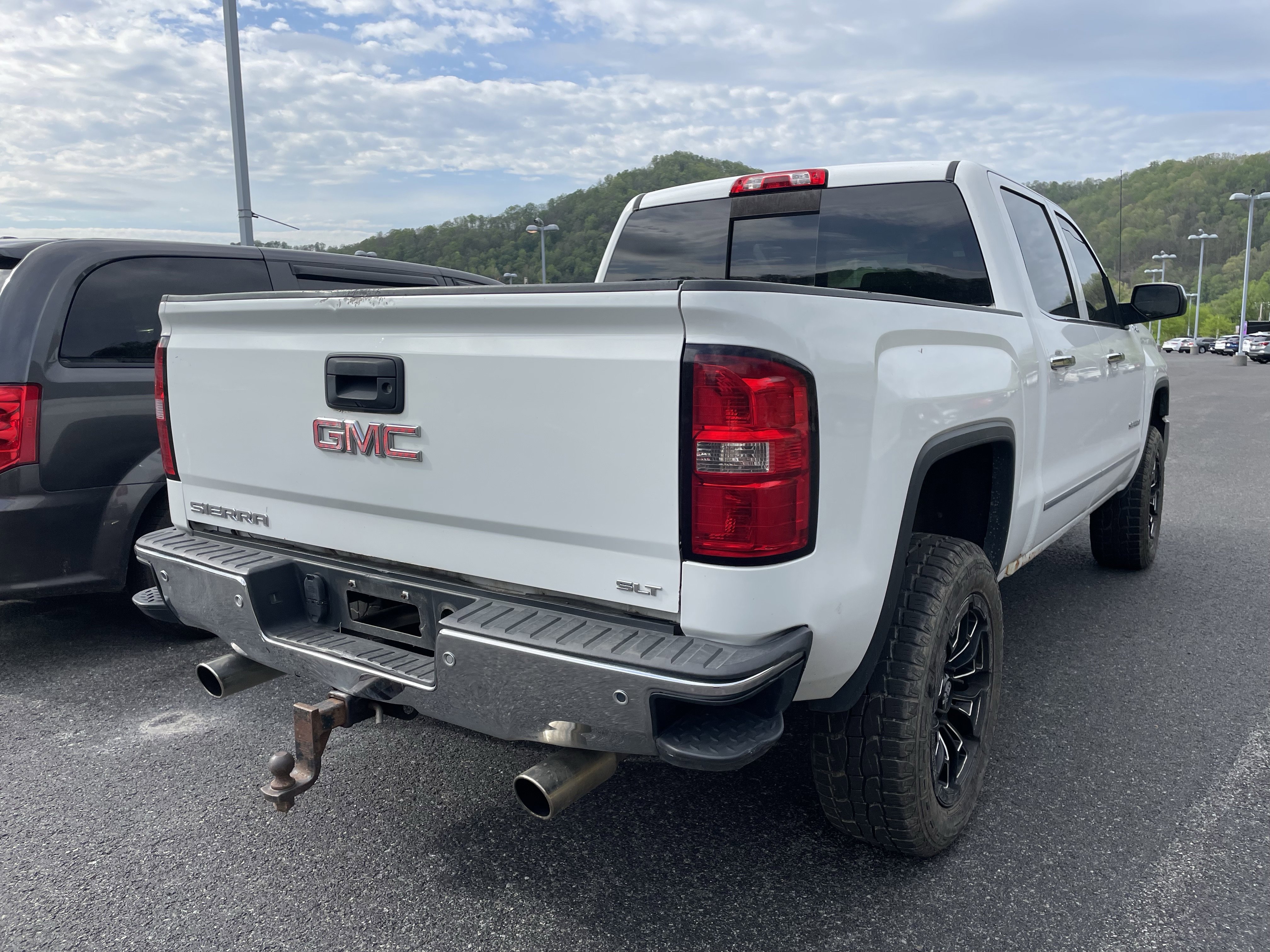 Used 2015 GMC Sierra 1500 SLT w/ SLT Crew Cab Value Package AWD/4WD image 2