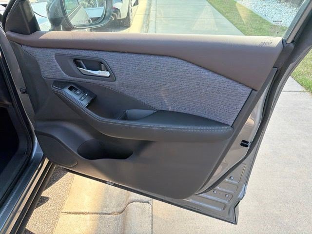Used 2023 Nissan Rogue SV FWD image 23