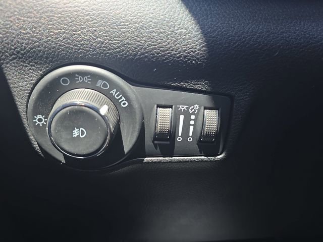 Used 2022 Jeep Compass Latitude image 24