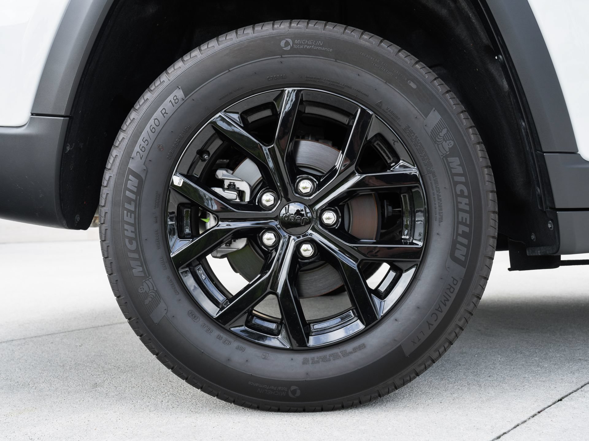 Used 2025 Jeep Grand Cherokee Altitude RWD image 13
