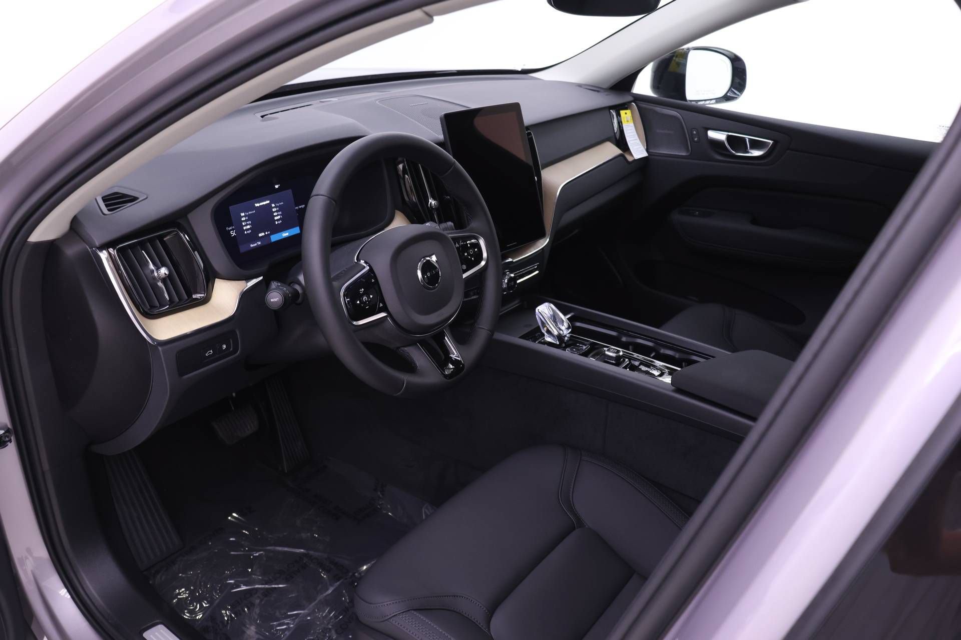New 2026 Volvo XC60 T8 Plus w/ Protection Package Premier AWD/4WD image 6