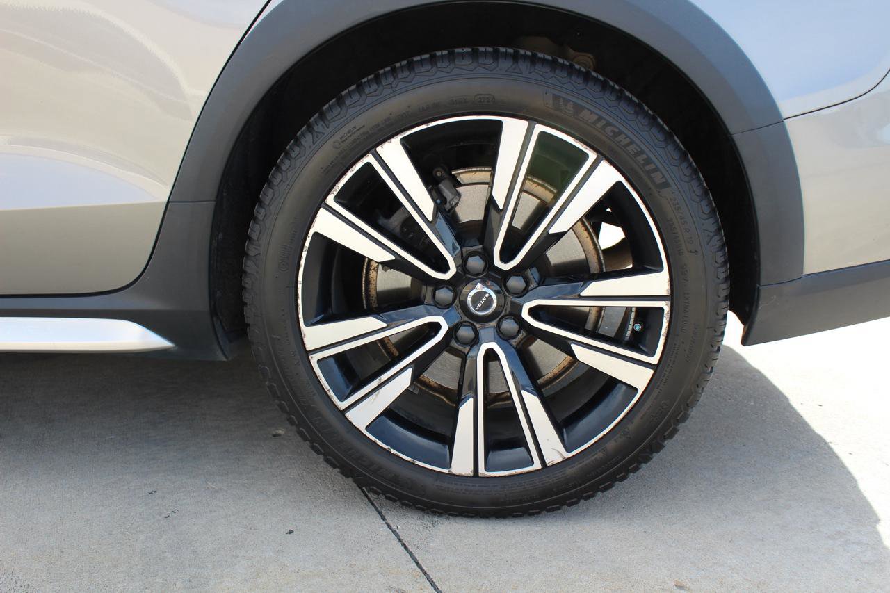 Used 2020 Volvo V60 T5 Cross Country image 41
