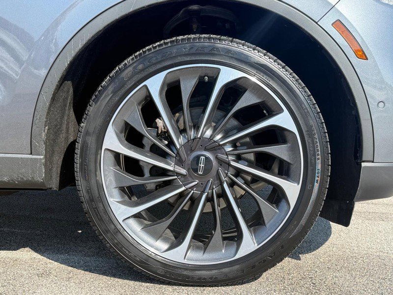 Certified 2023 Lincoln Aviator Reserve w/ Equipment Group 201A image 5