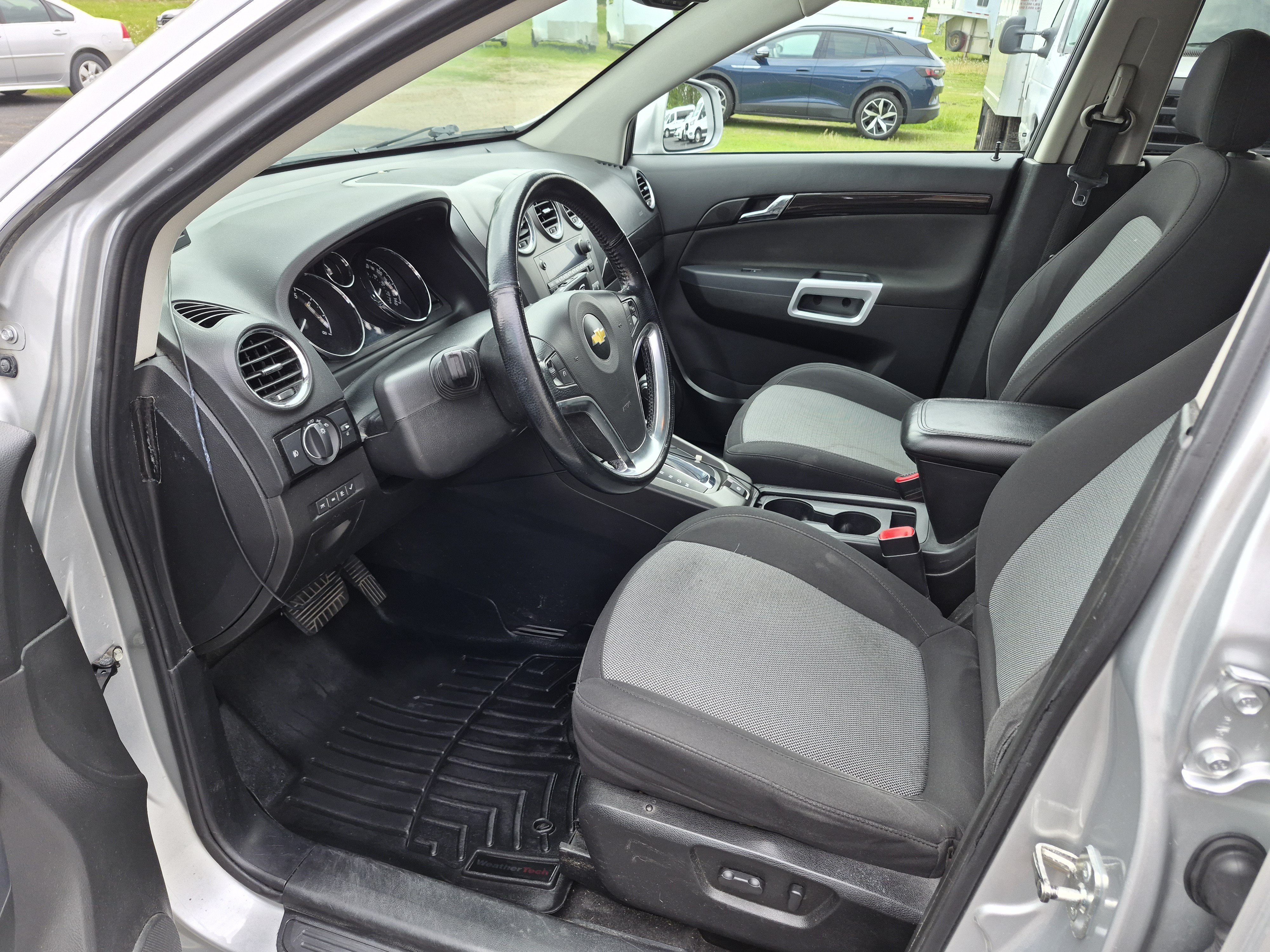 Used 2014 Chevrolet Captiva Sport LT FWD image 21