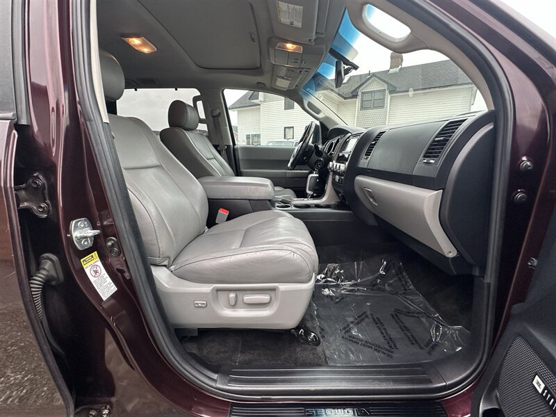 Used 2015 Toyota Sequoia Limited AWD/4WD image 19